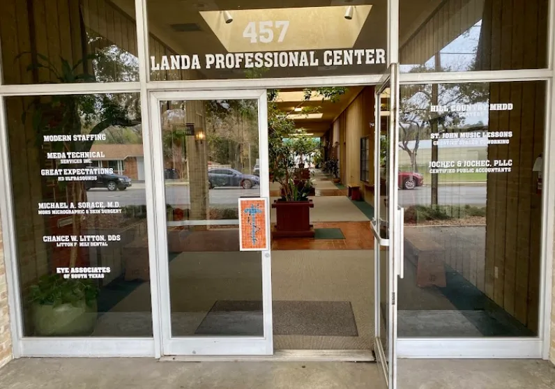 Entrance to the Landa Professional Center at 457 Landa St, New Braunfels